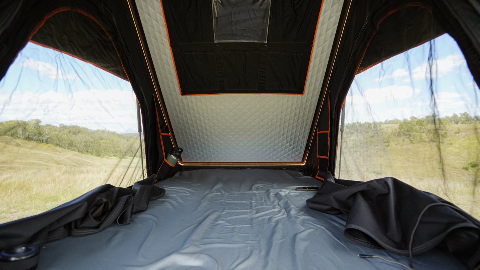 V9 Rooftop Tent + 230W Solar