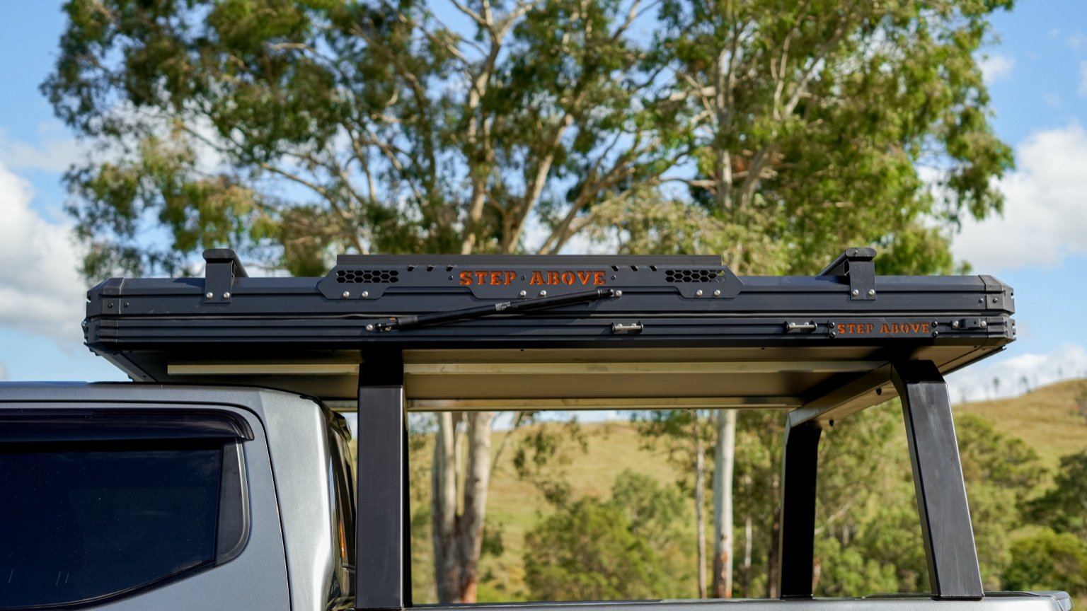 V9 Rooftop Tent + 230W Solar