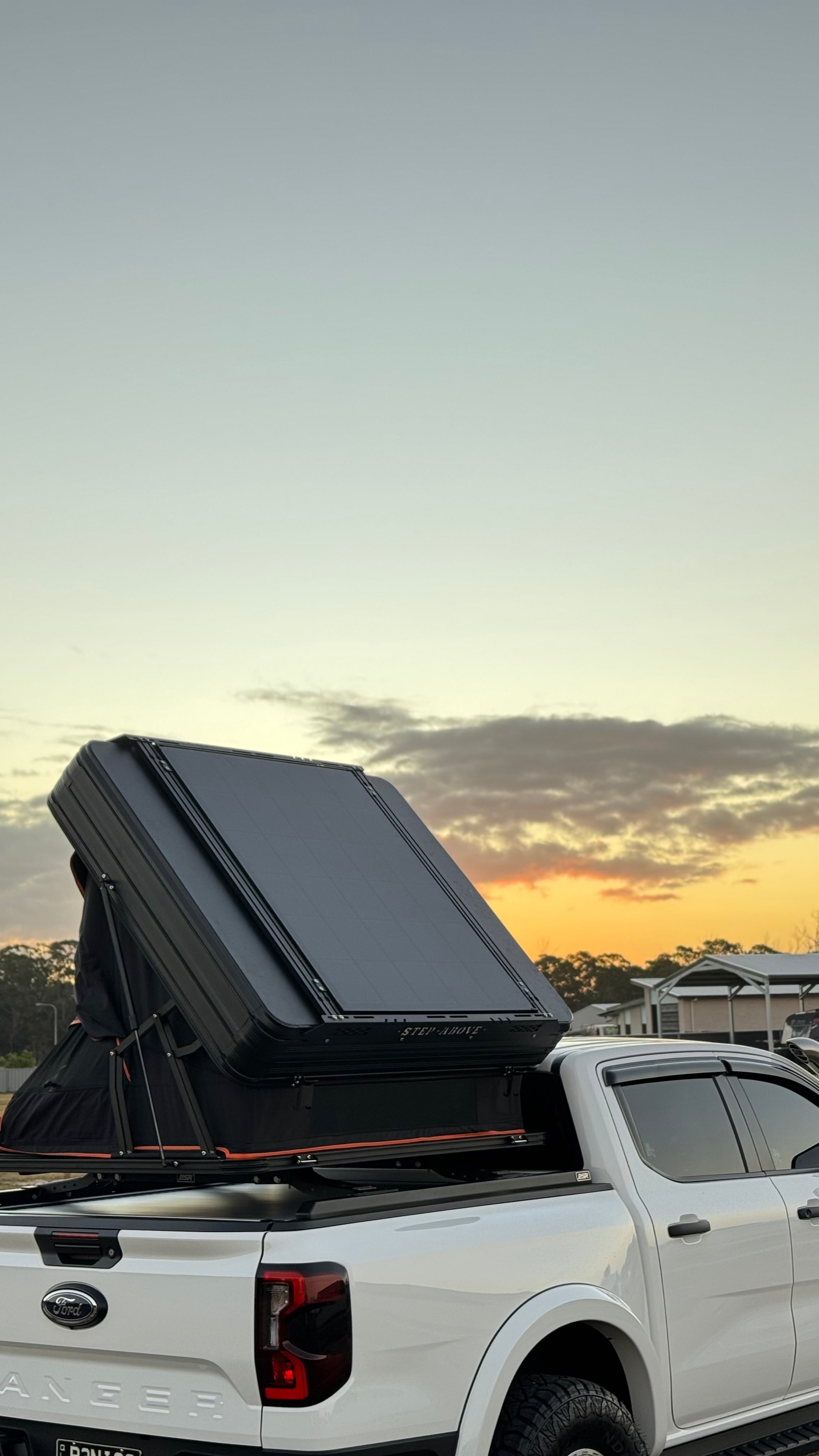 SIDE-OPENING TENT (08/25 Pre order)