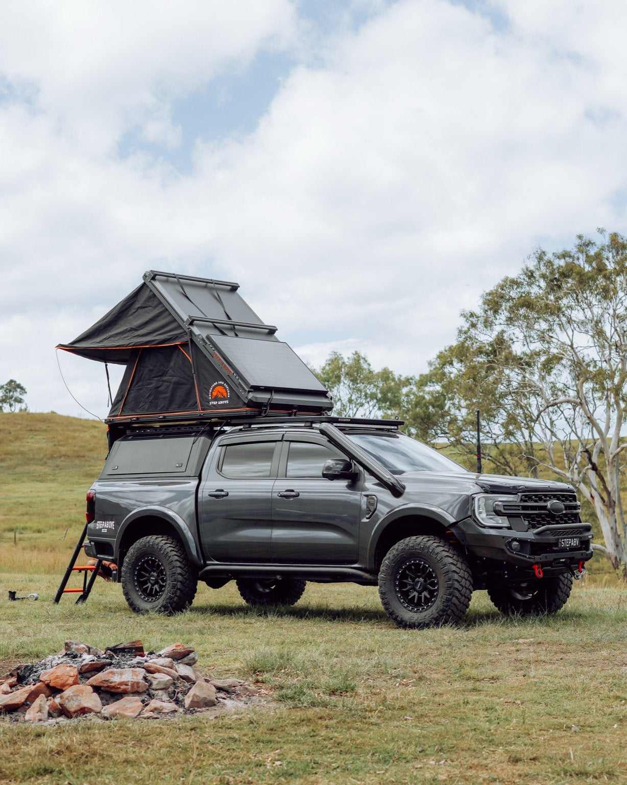 V9 Rooftop Tent + 230W Solar